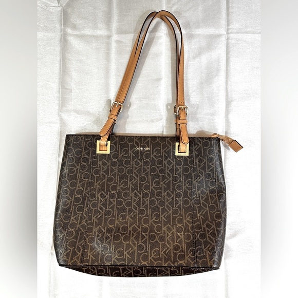 Calvin Klein Tote Handbag RN 54163 MANUFACTURER'S SUGGESTED RETAIL PRICE $396 - Picture 1 of 16
